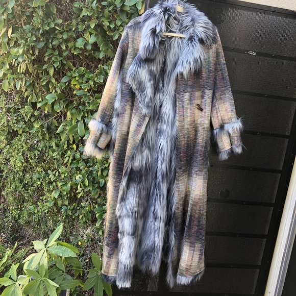 Fuzzy long winter coat - Picture 9 of 9